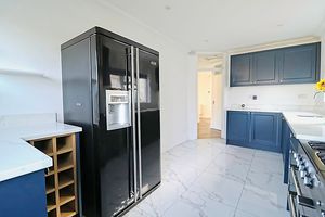 Kitchen / Breakfast Room- click for photo gallery